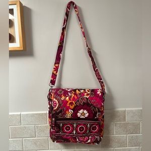 Like new Vera Bradley cross body with adjustable strap!